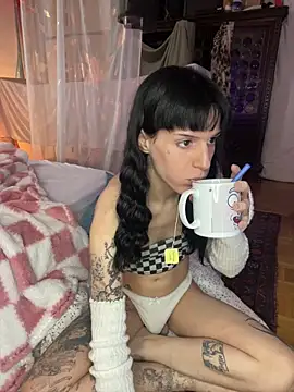 Snapshot of giuli_zerozero chatting on October 28, 2:09 pm giuli zerozero online show from October 28, 2:09 pm