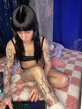 Snapshot of giuli_zerozero chatting on November 27, 3:25 pm giuli zerozero online show from November 27, 3:25 pm