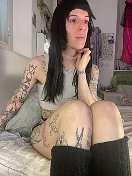 Snapshot of giuli_zerozero chatting on February 10, 11:36 am giuli zerozero online show from February 10, 11:36 am