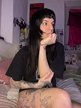 Snapshot of giuli_zerozero chatting on February 23, 10:40 pm giuli zerozero online show from February 23, 10:40 pm