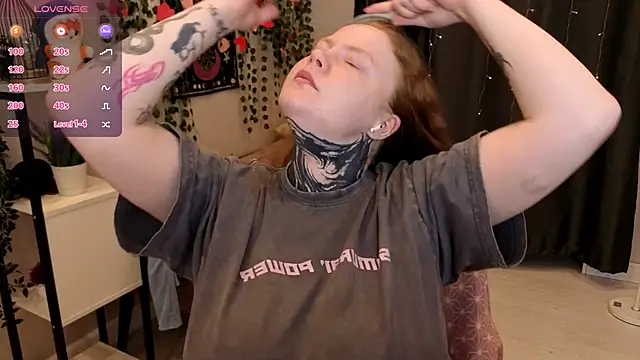 Cassie xKiss online show from April 6, 8:43 pm