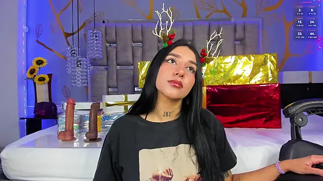 Snapshot of Leiaa_ chatting on December 18, 12:10 am Leiaa online show from December 18, 12:10 am