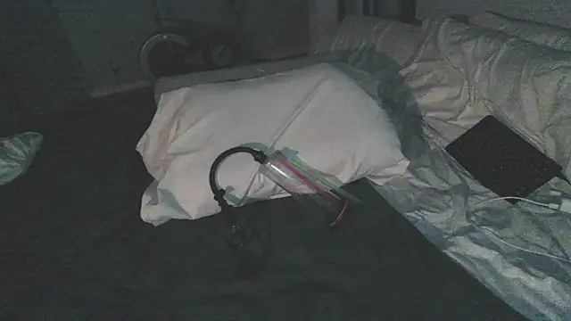 Snapshot of Jacknjimmyjohn chatting on April 3, 9:18 am Jacknjimmyjohn online show from April 3, 9:18 am