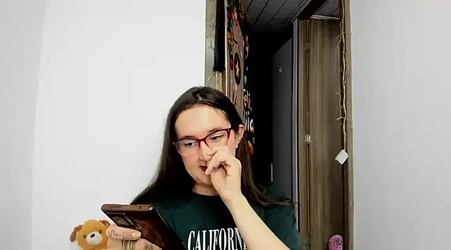 Sweet-Suck69 online show from December 27, 1:32 am