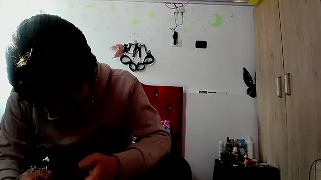 Sweet-Suck69 online show from January 6, 8:18 pm