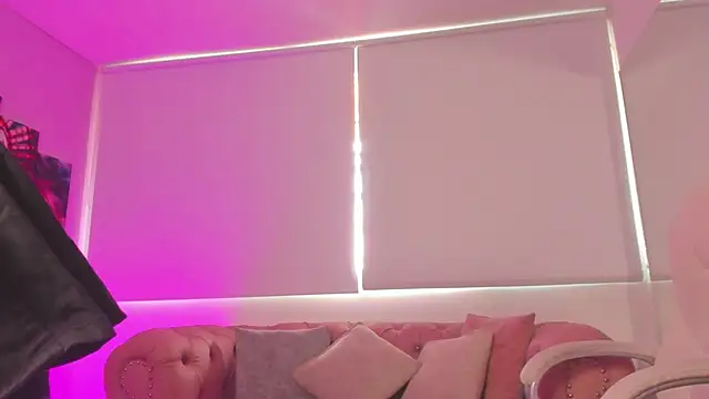 Snapshot of Giia_paiige18 chatting on December 7, 8:05 pm Giia paiige18 online show from December 7, 8:05 pm