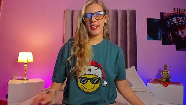 Snapshot of Giia_paiige18 chatting on December 19, 4:13 am Giia paiige18 online show from December 19, 4:13 am