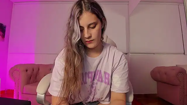 Snapshot of Giia_paiige18 chatting on January 11, 3:34 am Giia paiige18 online show from January 11, 3:34 am