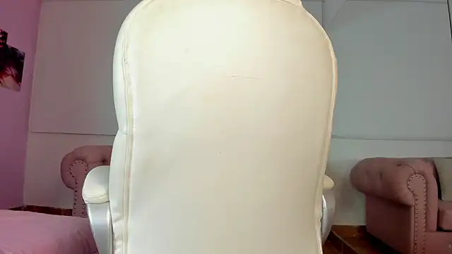 Snapshot of Giia_paiige18 chatting on February 20, 3:34 am Giia paiige18 online show from February 20, 3:34 am