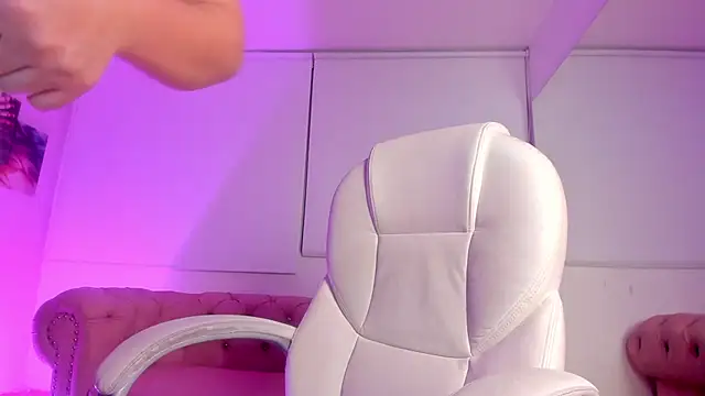 Snapshot of Giia_paiige18 chatting on March 8, 10:22 am Giia paiige18 online show from March 8, 10:22 am