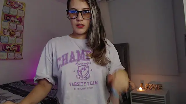 Snapshot of Giia_paiige18 chatting on March 19, 2:16 am Giia paiige18 online show from March 19, 2:16 am