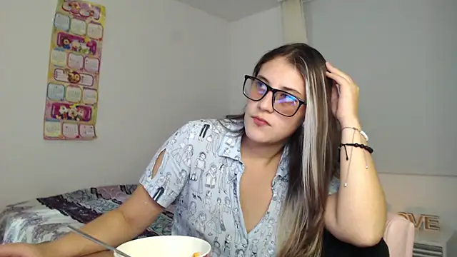 Snapshot of Giia_paiige18 chatting on March 20, 8:31 am Giia paiige18 online show from March 20, 8:31 am