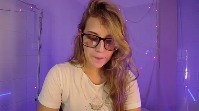 Giia paiige18 online show from December 22, 11:57 pm