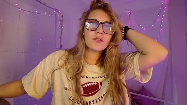 Giia paiige18 online show from February 3, 10:37 pm