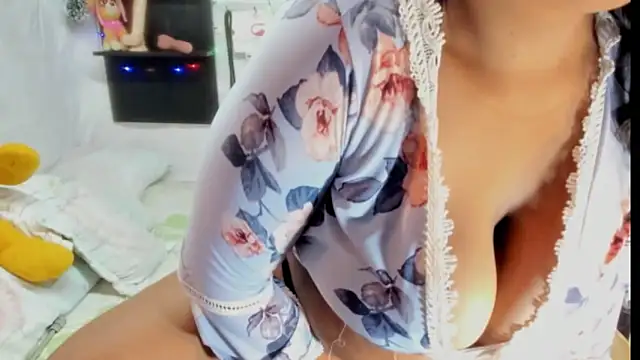 2020vanessapalecia online show from December 14, 9:45 pm