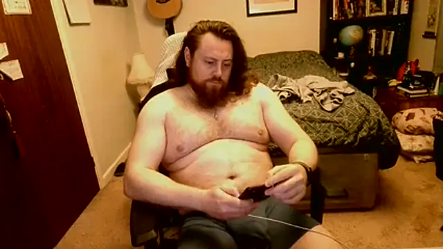 Snapshot of Hairy_Guy30 chatting on May 4, 9:00 pm Hairy Guy30 online show from May 4, 9:00 pm