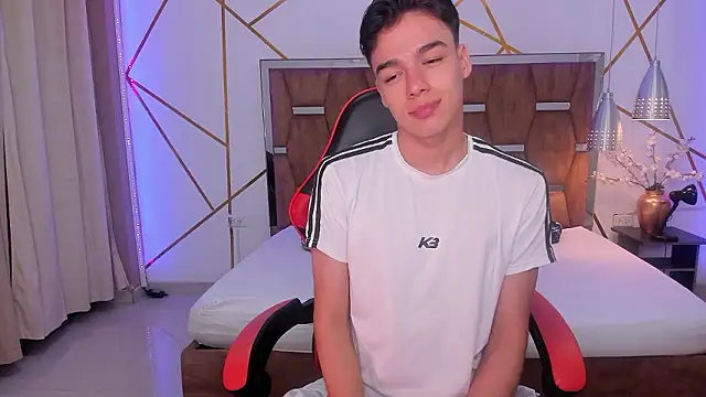 Snapshot of Gerony_ chatting on December 5, 5:15 am Gerony online show from December 5, 5:15 am