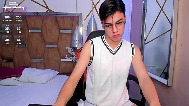 Snapshot of Gerony_ chatting on December 26, 6:52 am Gerony online show from December 26, 6:52 am