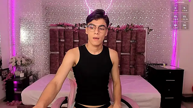 Snapshot of Gerony_ chatting on February 13, 5:05 am Gerony online show from February 13, 5:05 am