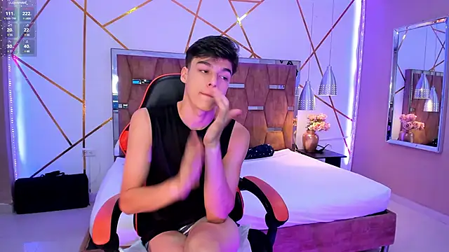 Snapshot of Gerony_ chatting on February 23, 5:34 am Gerony online show from February 23, 5:34 am