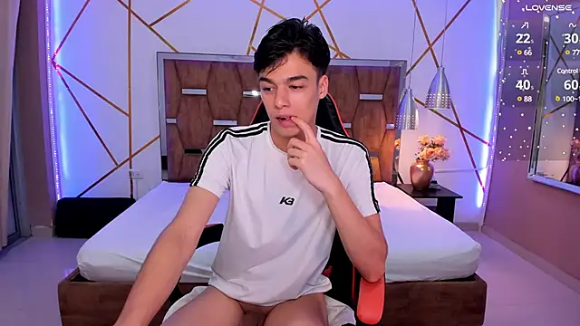 Snapshot of Gerony_ chatting on February 24, 4:49 am Gerony online show from February 24, 4:49 am