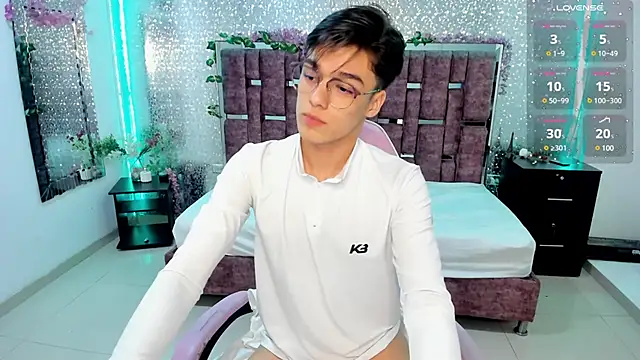 Snapshot of Gerony_ chatting on March 8, 8:33 am Gerony online show from March 8, 8:33 am