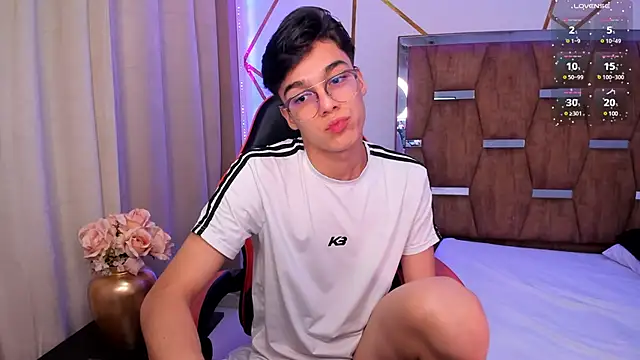 Snapshot of Gerony_ chatting on March 16, 8:43 am Gerony online show from March 16, 8:43 am