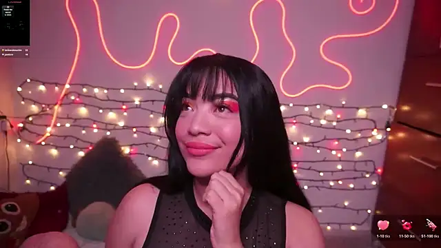 Snapshot of MaddisRock chatting on December 2, 4:40 am MaddisRock online show from December 2, 4:40 am