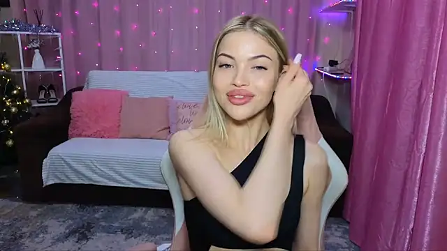 EmmyMills online show from December 13, 7:21 pm