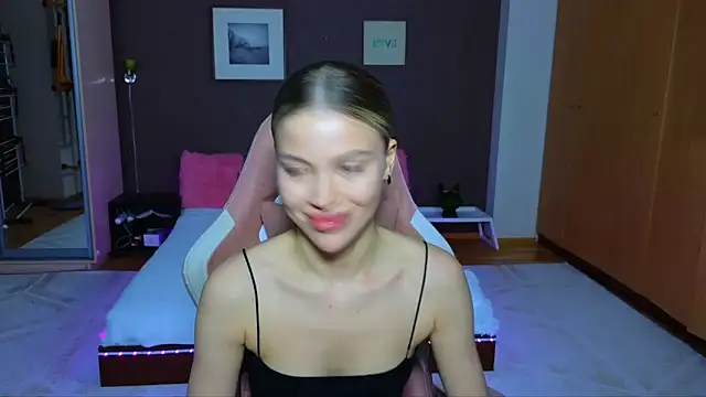 EmmyMills online show from January 19, 12:06 am