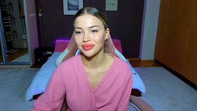 EmmyMills online show from February 24, 1:24 am