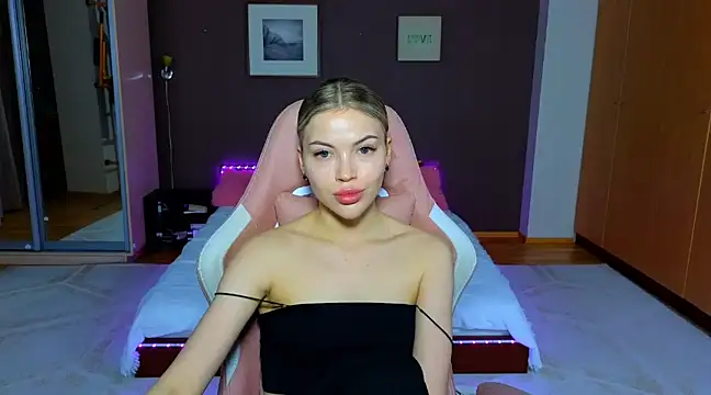 EmmyMills online show from March 4, 10:05 pm