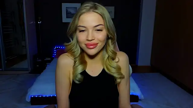 EmmyMills online show from March 5, 10:10 pm