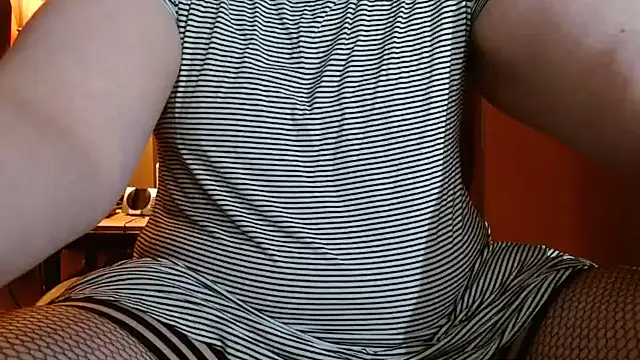 Snapshot of cosmicjones chatting on December 8, 9:24 am cosmicjones online show from December 8, 9:24 am