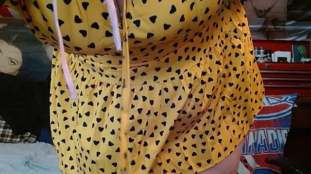 Snapshot of cosmicjones chatting on October 13, 5:29 am cosmicjones online show from October 13, 5:29 am