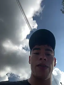 Snapshot of its_liam18 chatting on January 1, 8:47 pm its liam18 online show from January 1, 8:47 pm