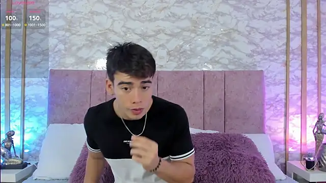 Snapshot of its_liam18 chatting on January 11, 12:44 am its liam18 online show from January 11, 12:44 am