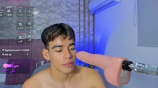 Snapshot of its_liam18 chatting on February 14, 3:33 am its liam18 online show from February 14, 3:33 am