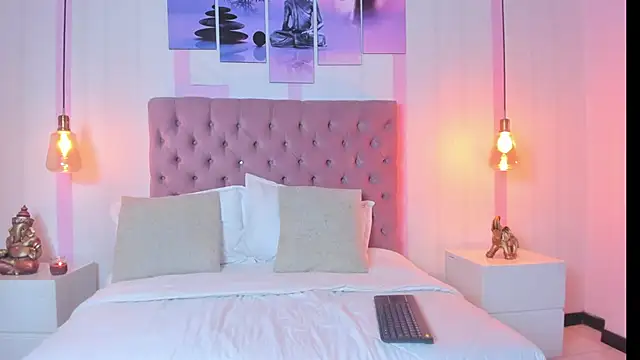 Sophia turneer online show from March 1, 10:53 pm