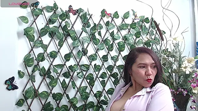 Snapshot of dannamomcerrat chatting on October 14, 12:22 am dannamomcerrat online show from October 14, 12:22 am