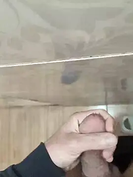 Snapshot of ssikerek23 chatting on November 1, 1:07 am ssikerek23 online show from November 1, 1:07 am