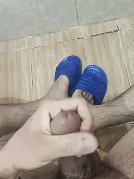 Snapshot of ssikerek23 chatting on March 7, 12:29 am ssikerek23 online show from March 7, 12:29 am