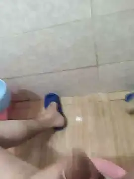 Snapshot of ssikerek23 chatting on April 7, 9:15 pm ssikerek23 online show from April 7, 9:15 pm