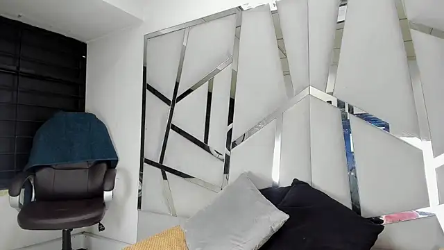 Catherinee69 x online show from June 6, 4:28 am
