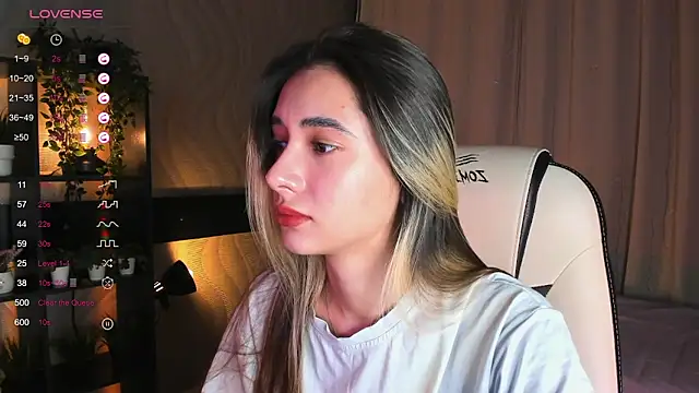 Snapshot of DarlaLike chatting on December 5, 3:48 am DarlaLike online show from December 5, 3:48 am