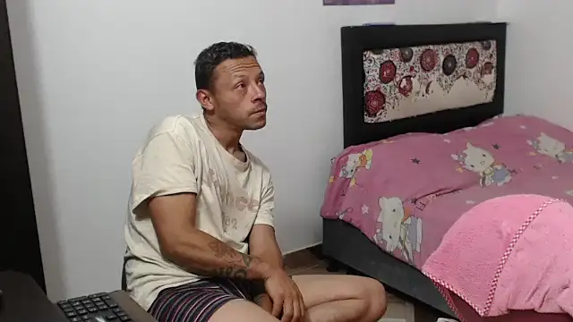 yournaughtyandsexyprinces online show from February 26, 10:47 am