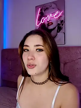 Snapshot of lunar_leen chatting on February 12, 11:09 pm lunar leen online show from February 12, 11:09 pm