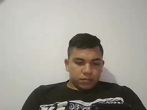 Snapshot of Eren_18 chatting on November 15, 2:57 pm Eren 18 online show from November 15, 2:57 pm