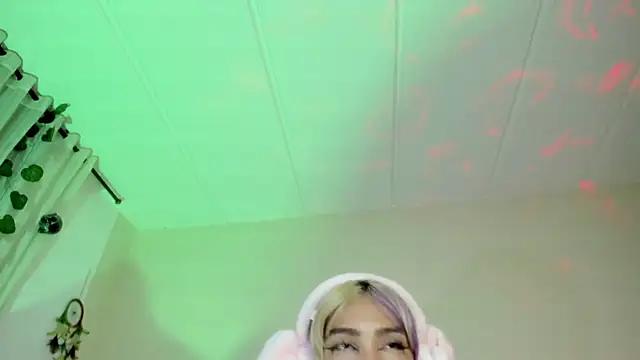 Snapshot of party-naugthysex chatting on January 2, 9:43 am party-naugthysex online show from January 2, 9:43 am