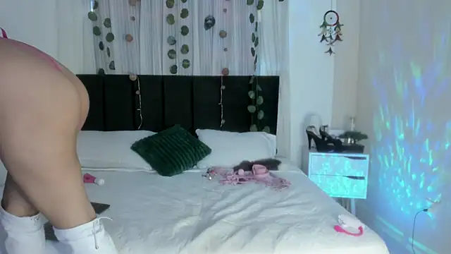 Snapshot of party-naugthysex chatting on February 2, 8:30 pm party-naugthysex online show from February 2, 8:30 pm